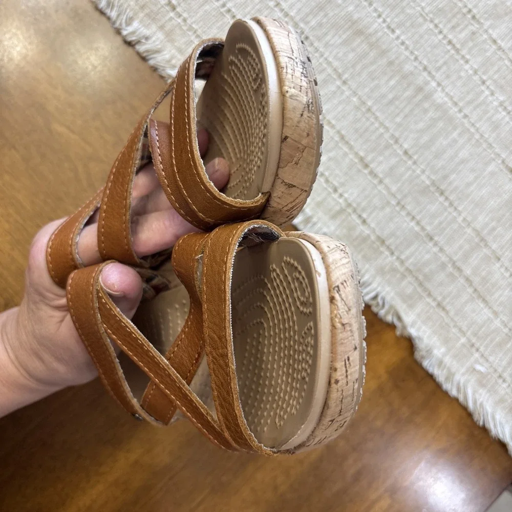 Crocs Sandals Women's  Size 8 Leigh Wedge Leather Upper